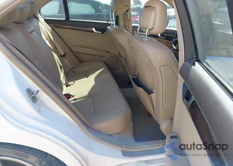 2013 Mercedes-Benz C 350 Sport из США, поврежденный, VIN WDDGF5HB1DA861449